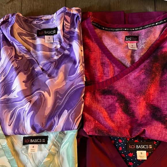 Koi scrub tops - Picture 1 of 4